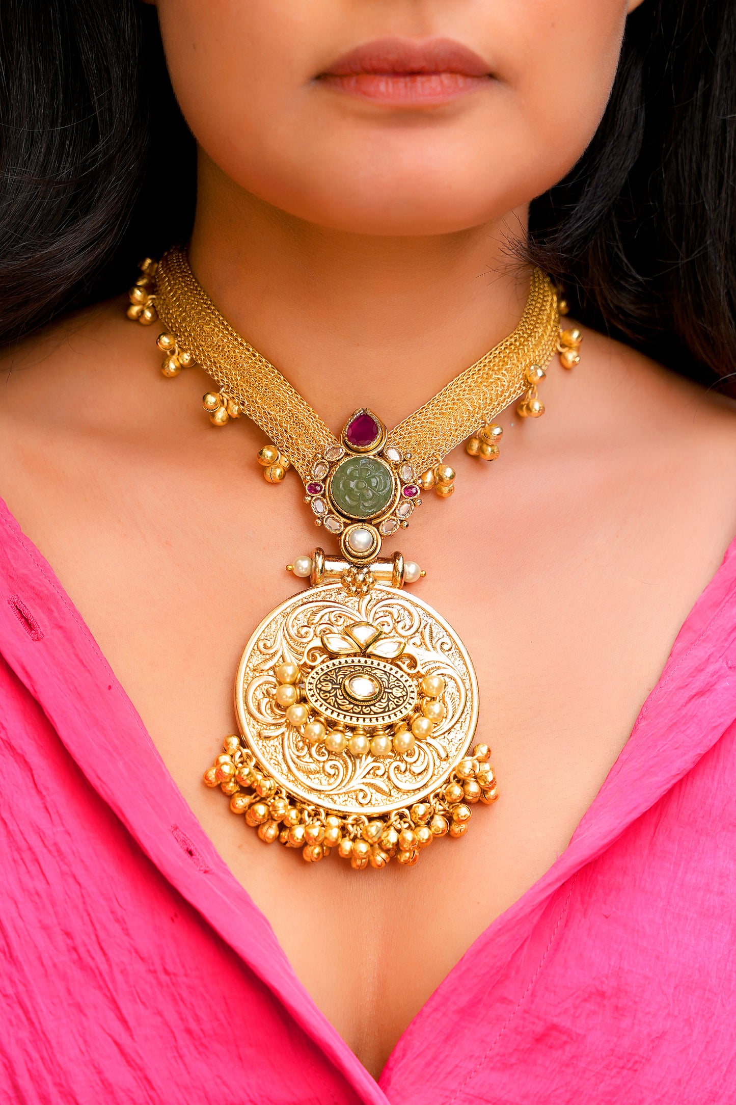 Sovereign Nakashi Hasli – Carved Emerald & Ghungroo Mesh Antique Gold Collar